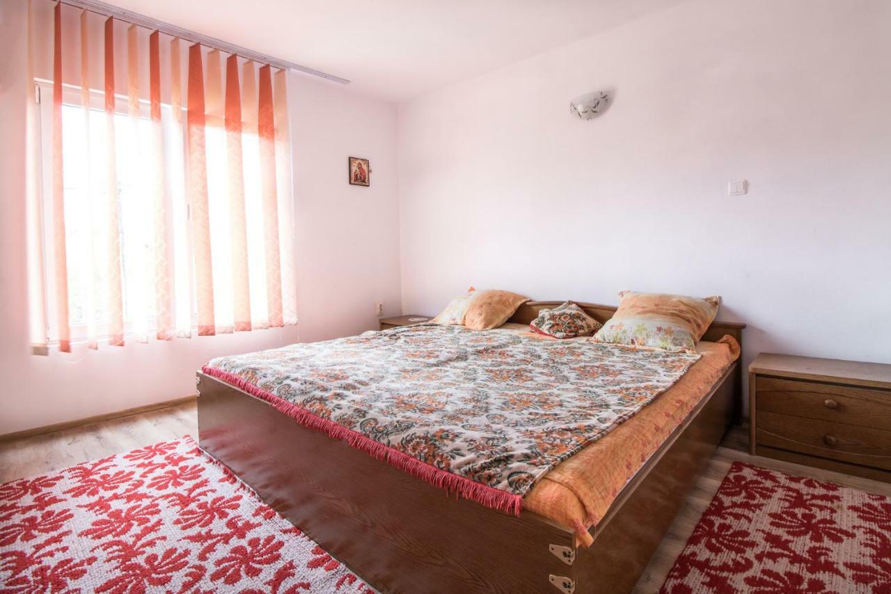 Casa De Vacanta Jeny Novaci-Străini Esterno foto