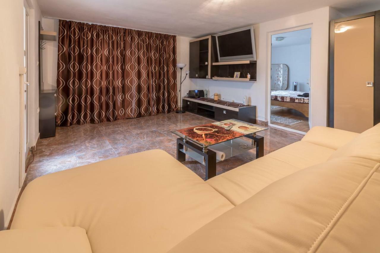 Casa De Vacanta Jeny Novaci-Străini Esterno foto