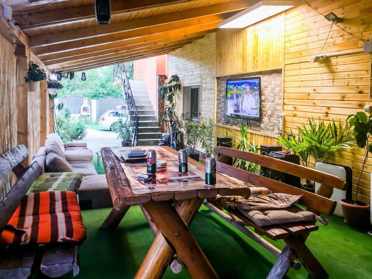 Casa De Vacanta Jeny Novaci-Străini Esterno foto