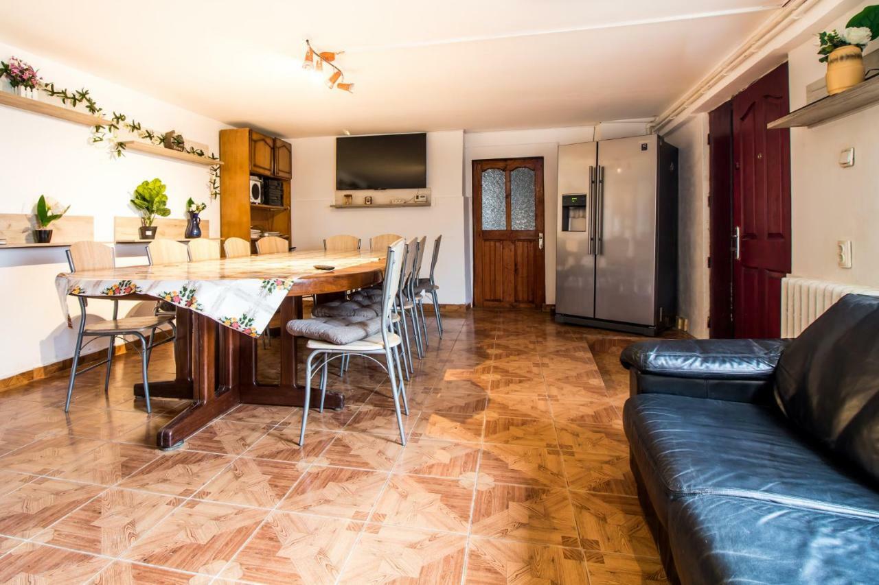 Casa De Vacanta Jeny Novaci-Străini Esterno foto