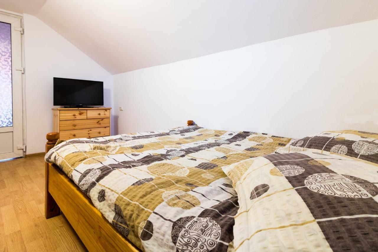 Casa De Vacanta Jeny Novaci-Străini Esterno foto