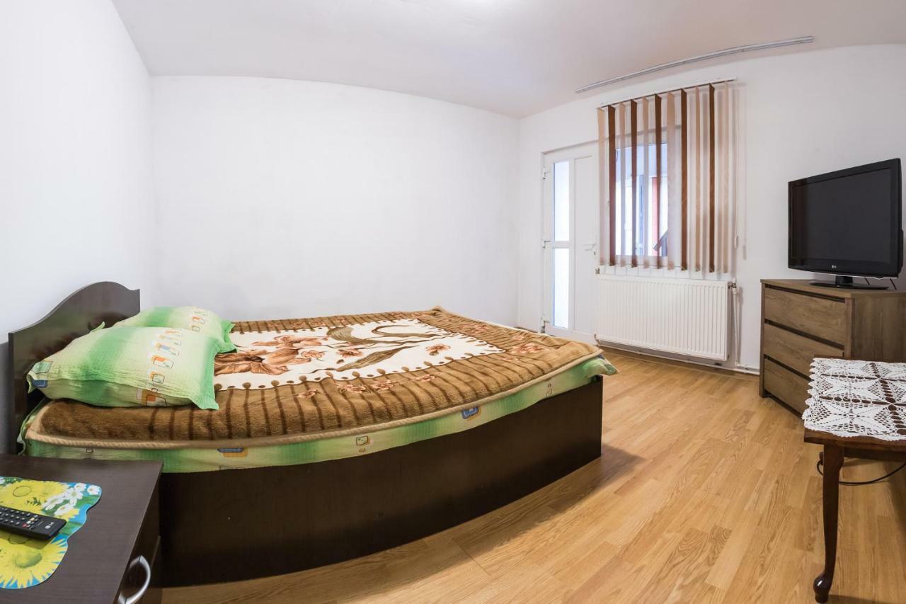 Casa De Vacanta Jeny Novaci-Străini Esterno foto
