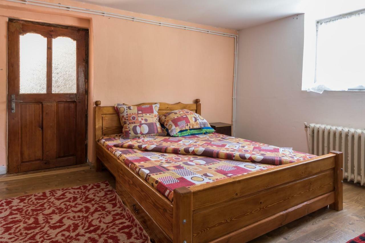 Casa De Vacanta Jeny Novaci-Străini Esterno foto