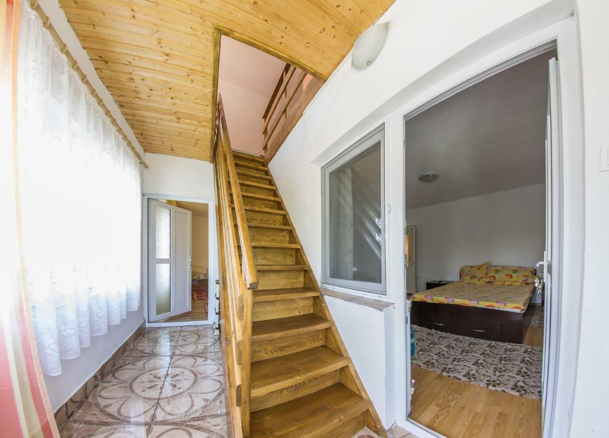 Casa De Vacanta Jeny Novaci-Străini Esterno foto