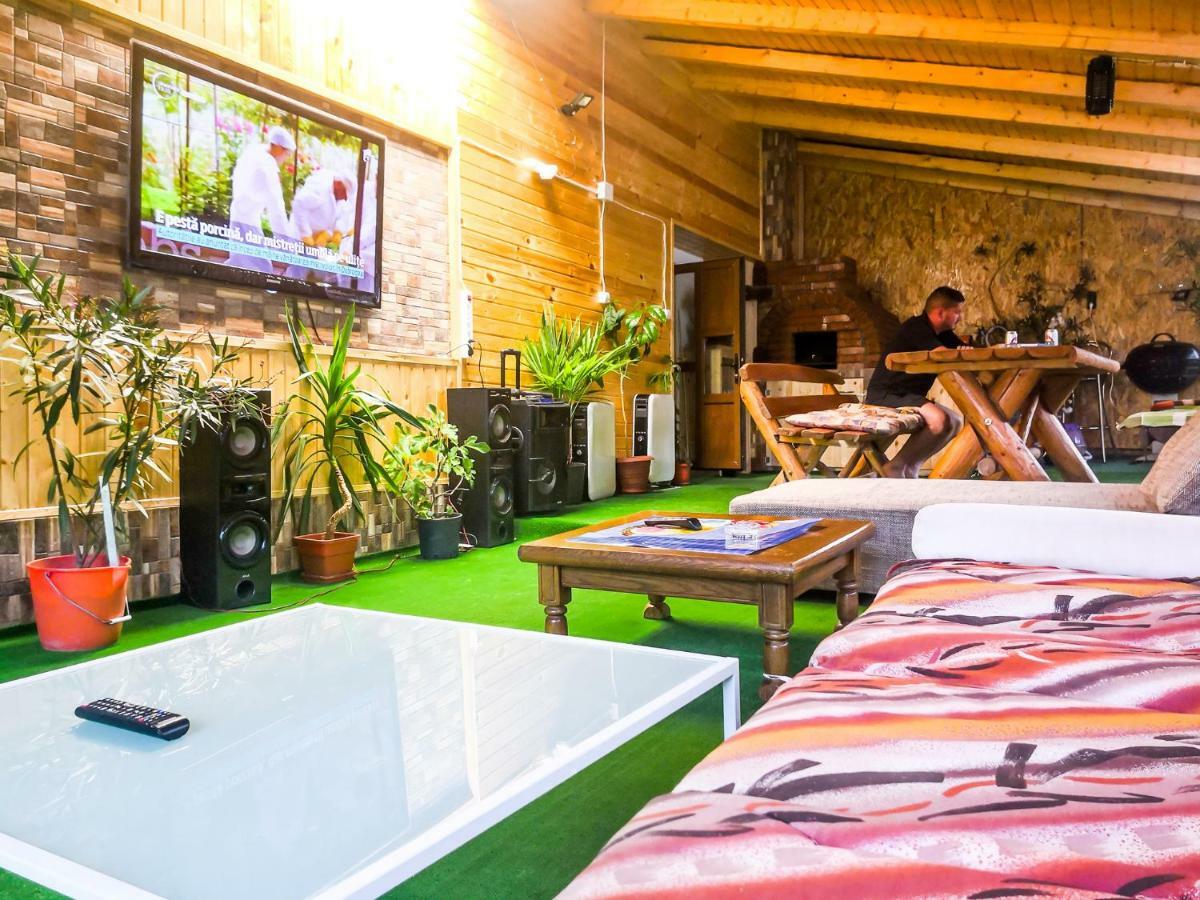 Casa De Vacanta Jeny Novaci-Străini Esterno foto