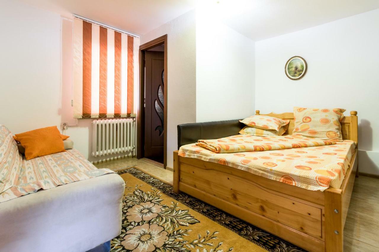 Casa De Vacanta Jeny Novaci-Străini Esterno foto