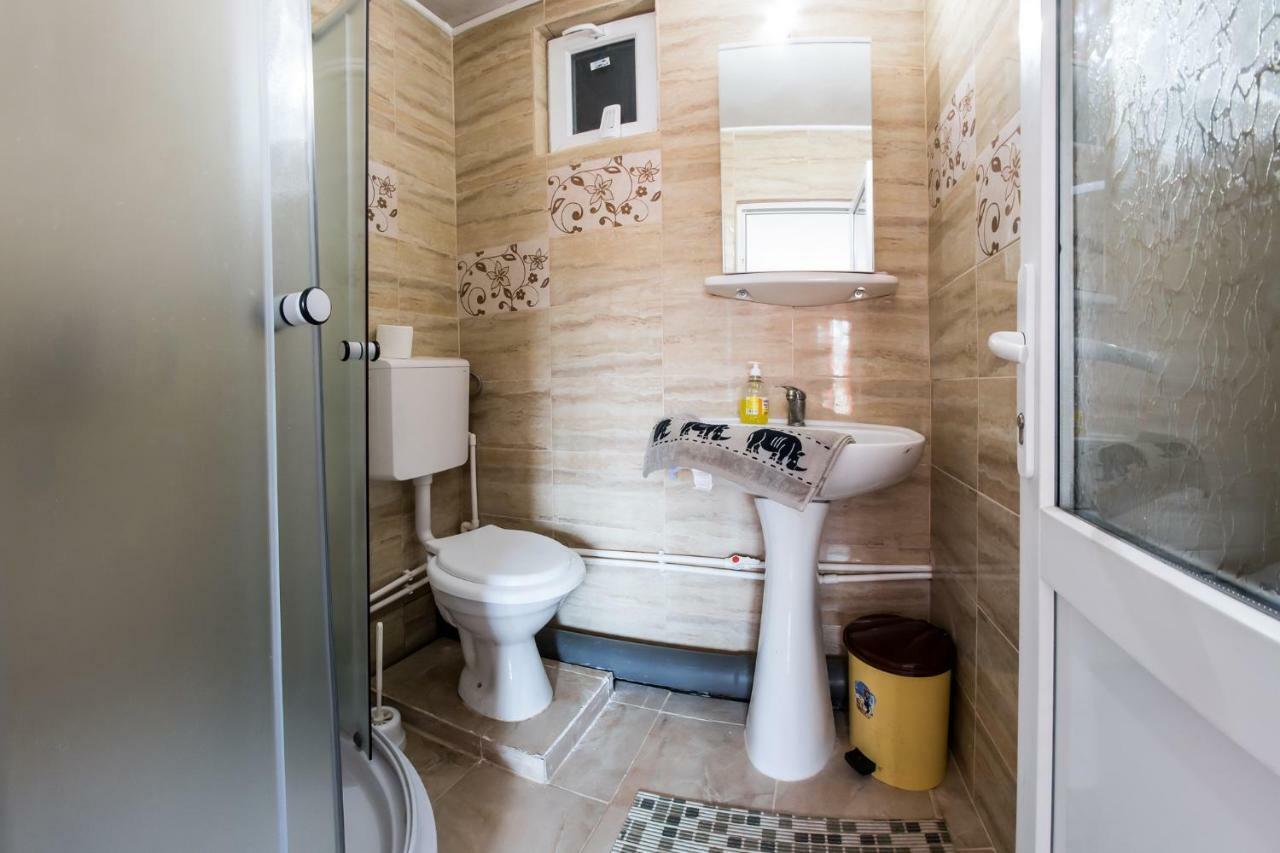Casa De Vacanta Jeny Novaci-Străini Esterno foto