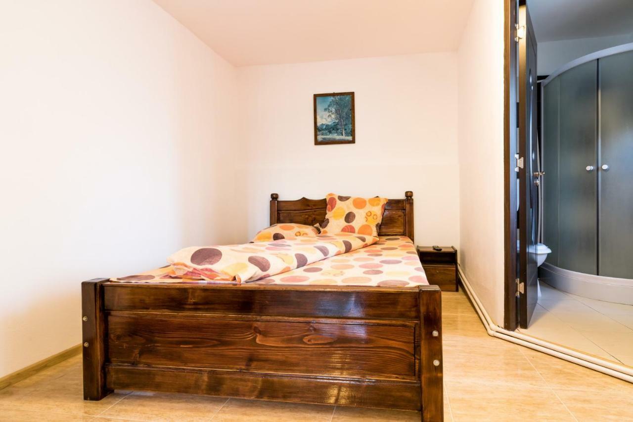 Casa De Vacanta Jeny Novaci-Străini Esterno foto