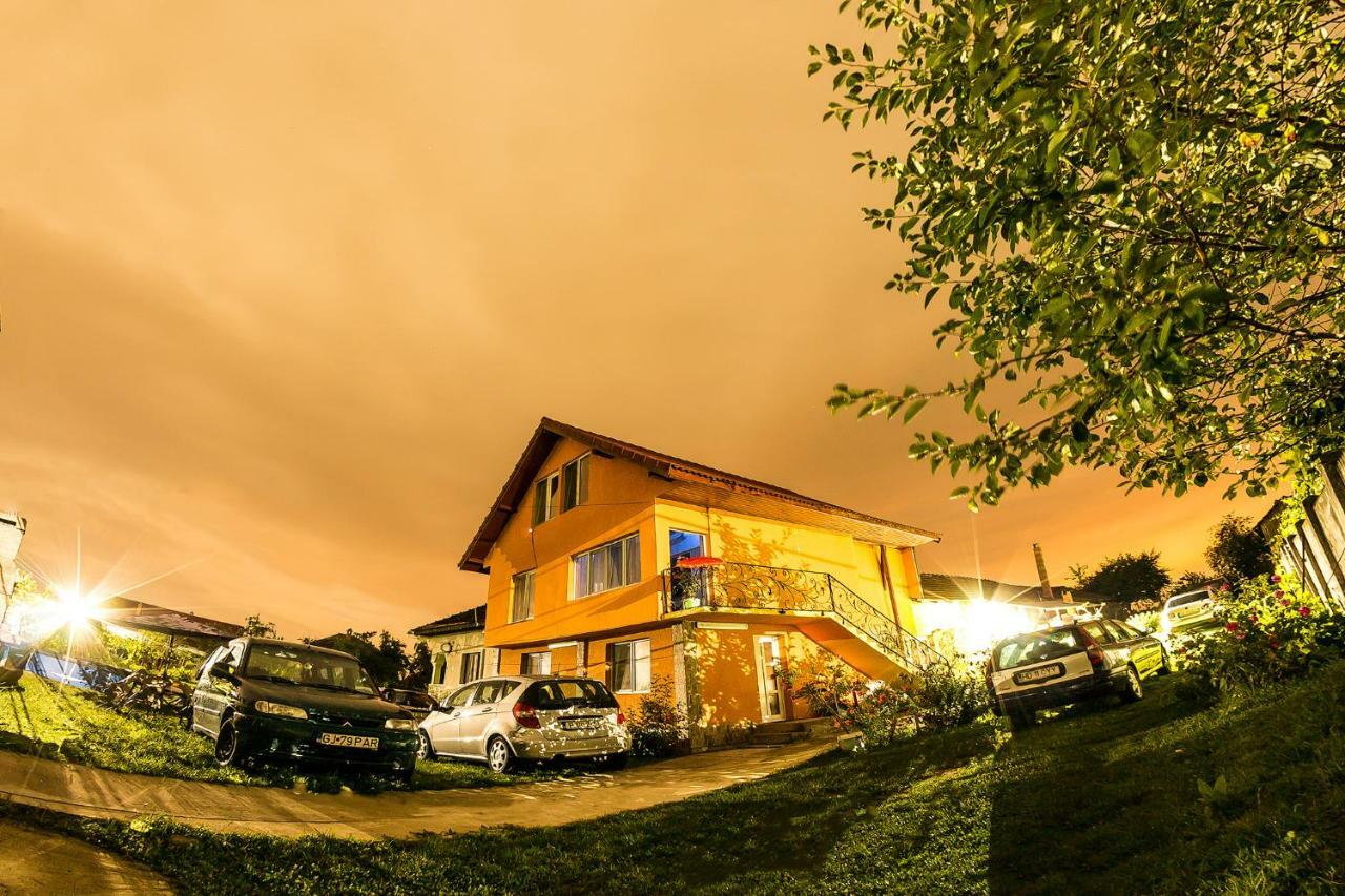 Casa De Vacanta Jeny Novaci-Străini Esterno foto