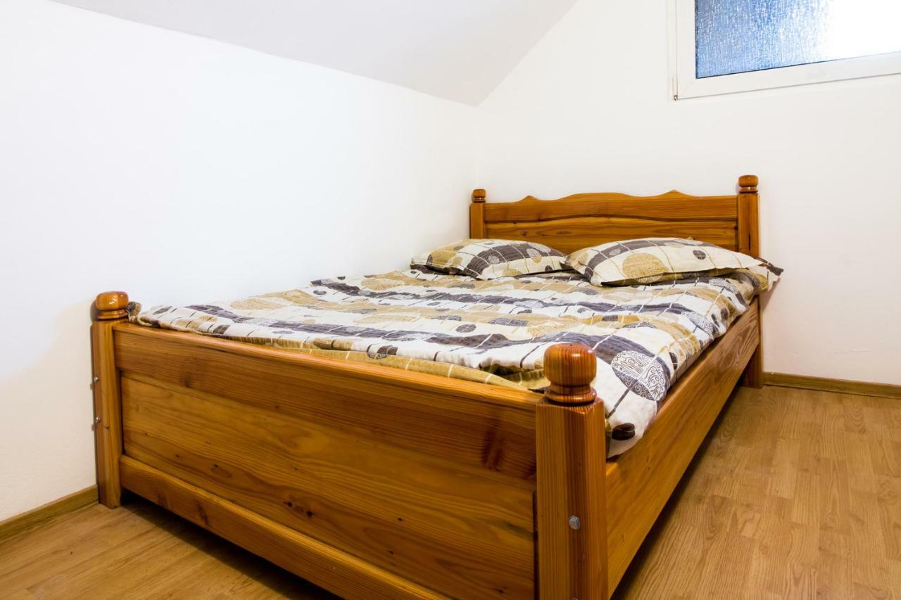Casa De Vacanta Jeny Novaci-Străini Esterno foto