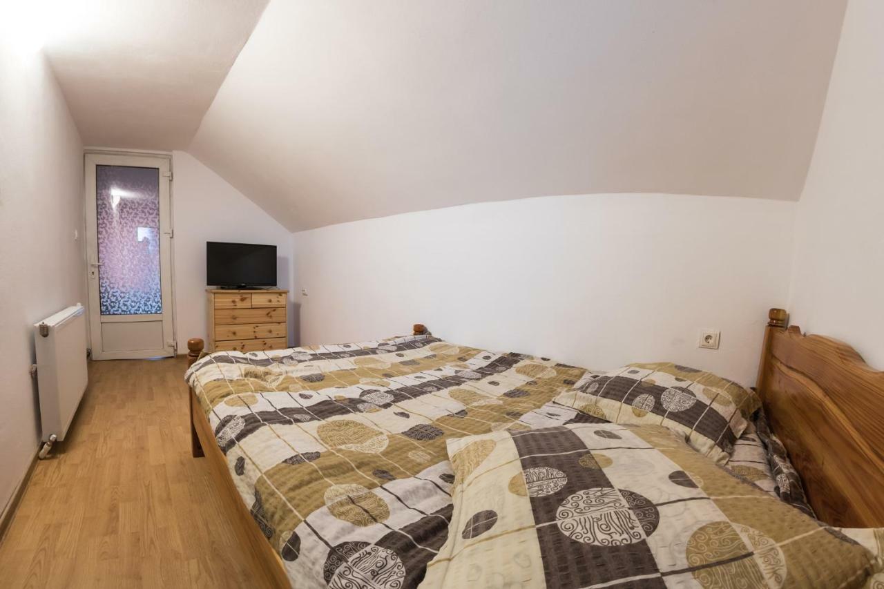 Casa De Vacanta Jeny Novaci-Străini Esterno foto