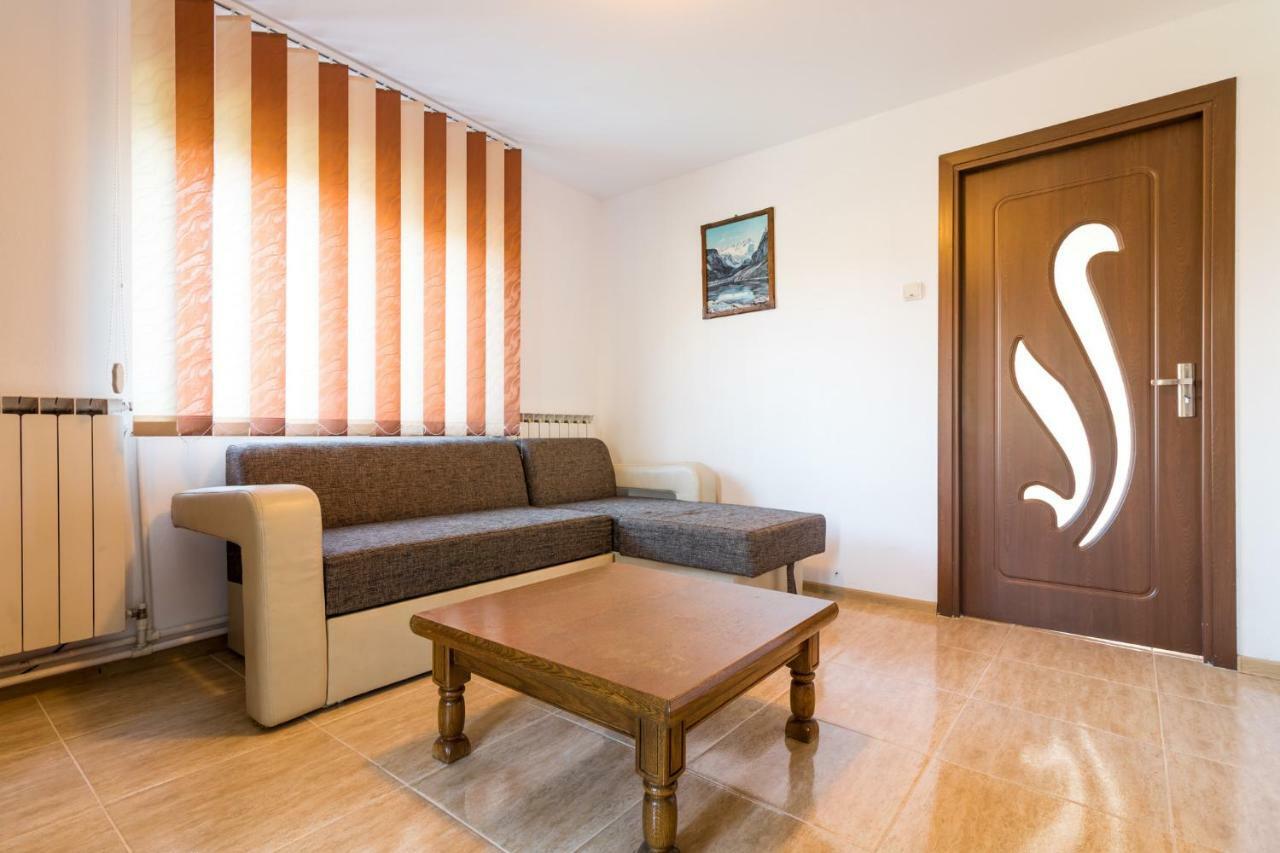 Casa De Vacanta Jeny Novaci-Străini Esterno foto