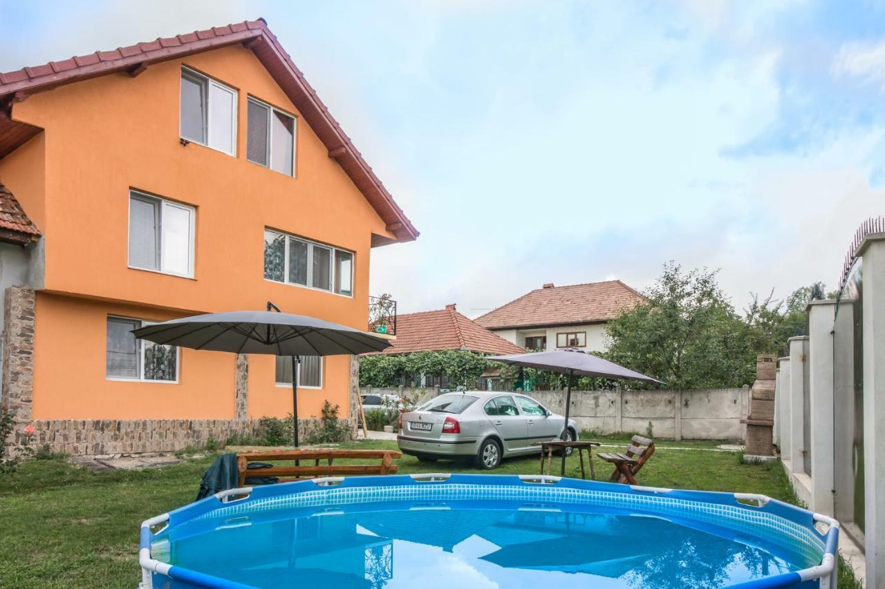 Casa De Vacanta Jeny Novaci-Străini Esterno foto