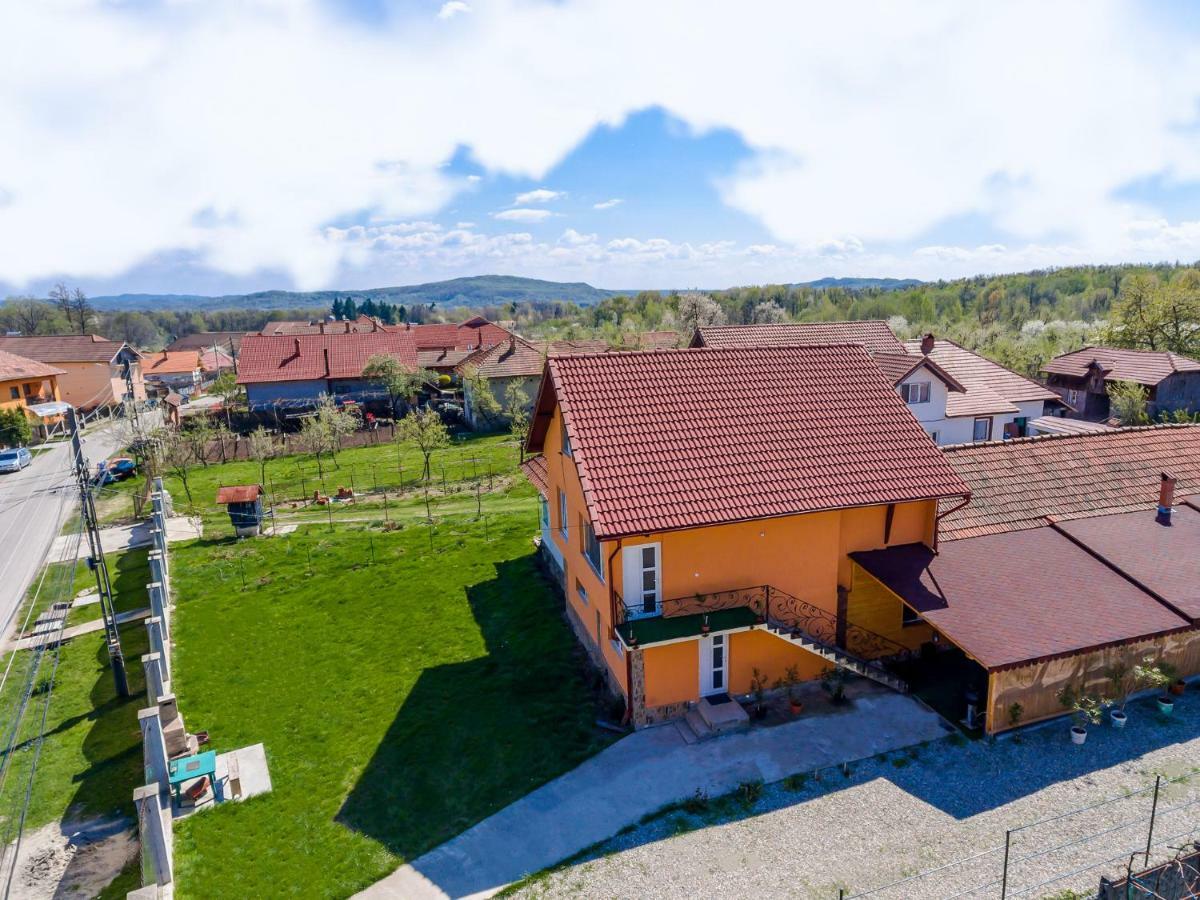 Casa De Vacanta Jeny Novaci-Străini Esterno foto